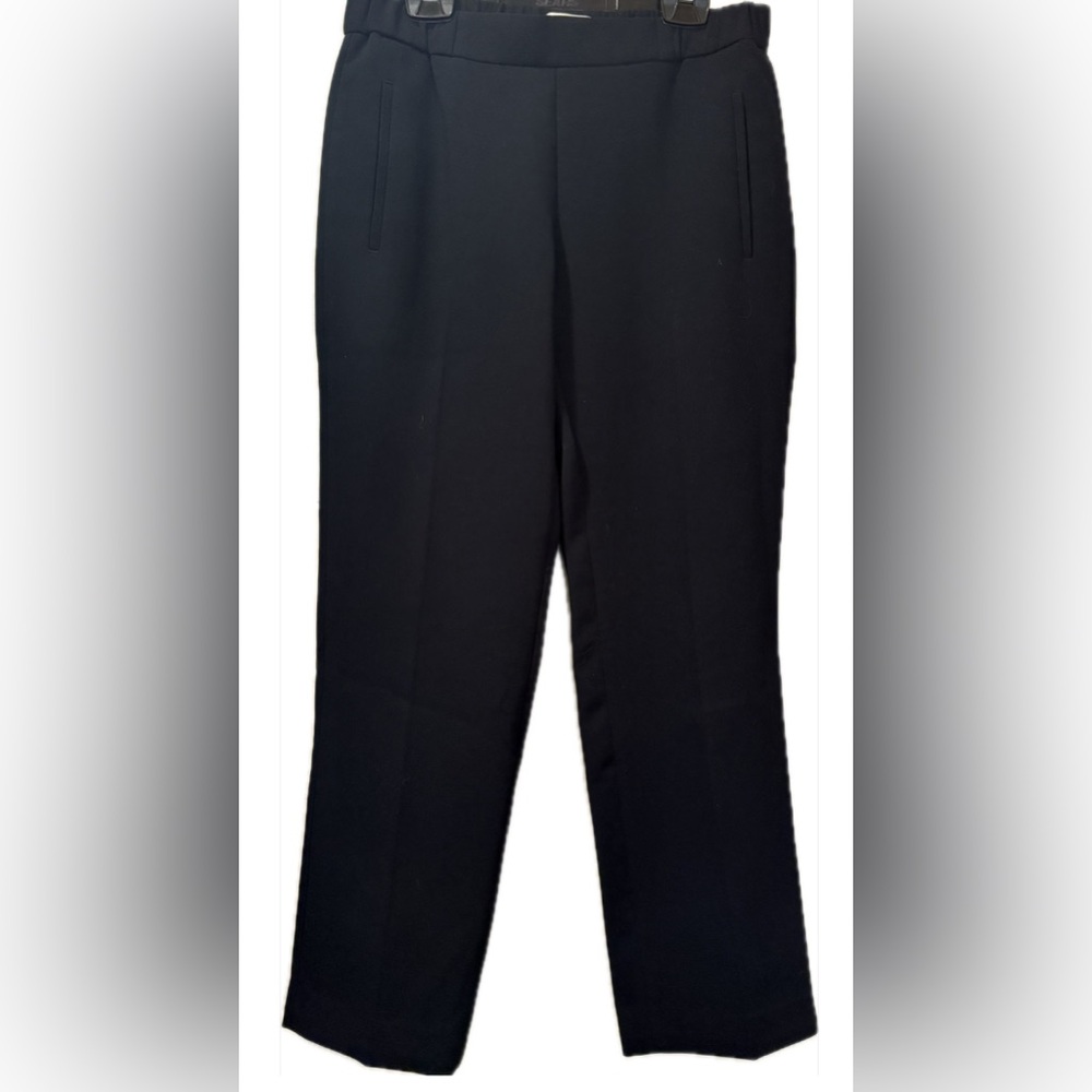 J.Crew Easy Pant in Crepe
Black
Elastic Waist
Size 2
Excellent Condition
